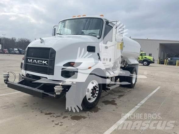 Mack MD7 Säiliöautot