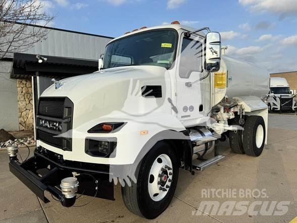 Mack MD7 Säiliöautot