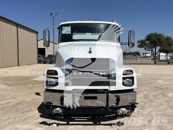 Mack MD7 Säiliöautot