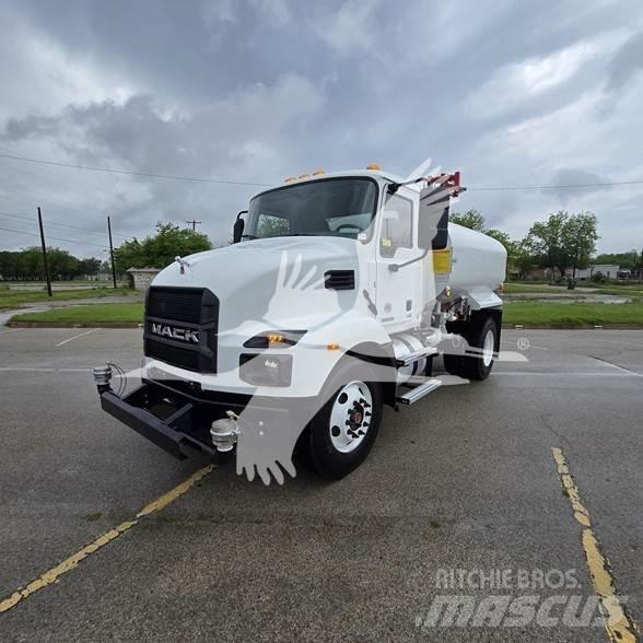 Mack MD7 Säiliöautot