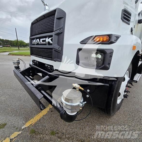 Mack MD7 Säiliöautot