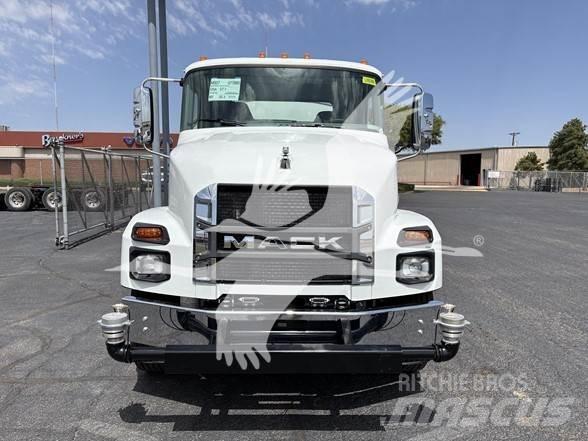 Mack MD7 Säiliöautot