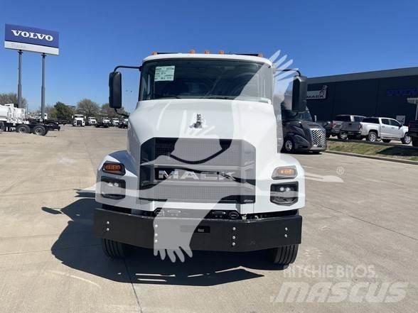 Mack MD7 Sora- ja kippiautot