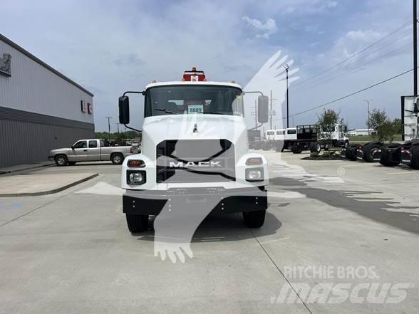 Mack MD7 Muut koneet