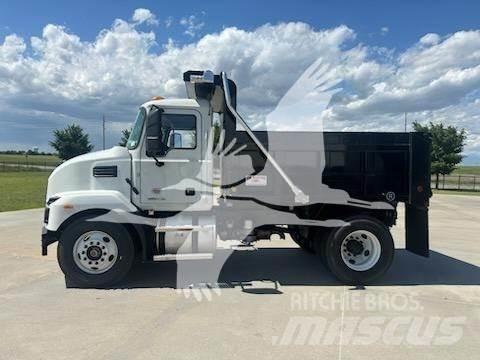 Mack MD7 Sora- ja kippiautot