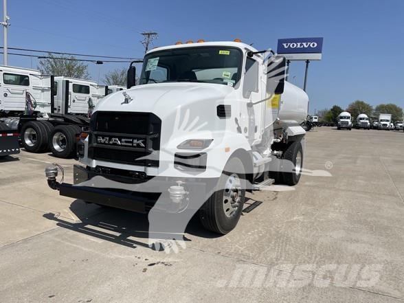 Mack MD7 Säiliöautot