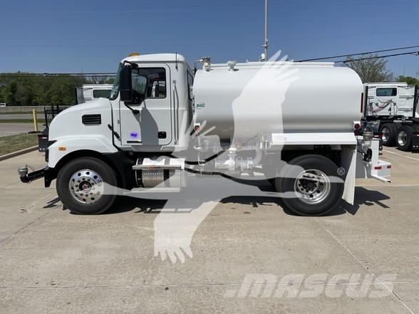 Mack MD7 Säiliöautot
