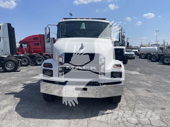 Mack MD7 Sora- ja kippiautot