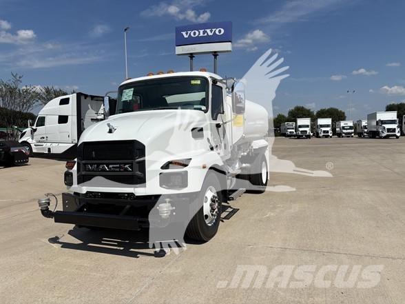 Mack MD7 Säiliöautot