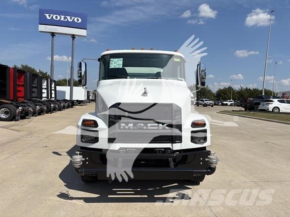 Mack MD7 Säiliöautot