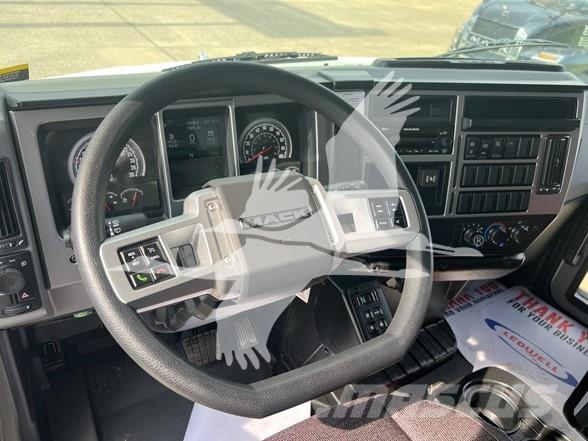 Mack MD7 Sora- ja kippiautot