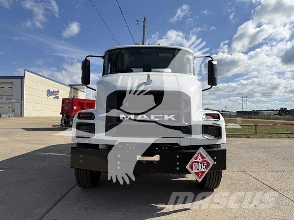 Mack MD7 Muut koneet