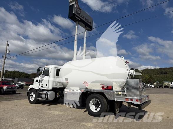 Mack MD7 Muut koneet