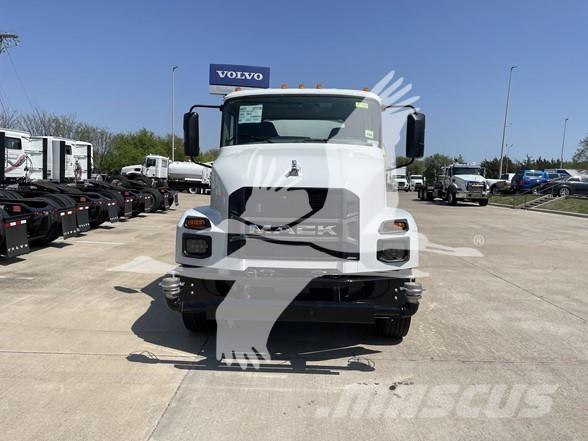 Mack MD7 Säiliöautot