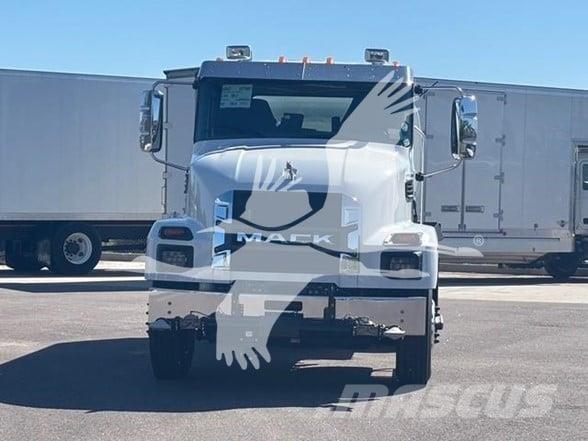 Mack MD7 Säiliöautot