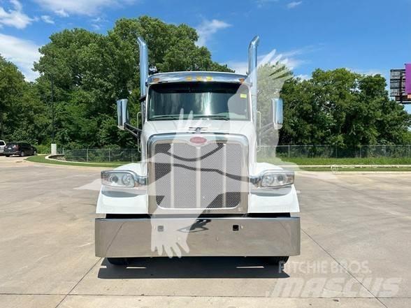 Peterbilt 567 Vetopöytäautot