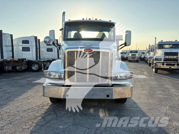 Peterbilt 567 Vetopöytäautot