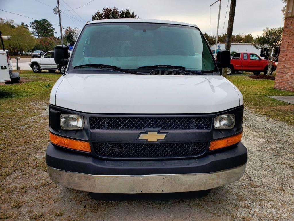 Chevrolet G3500 Pakettiautot