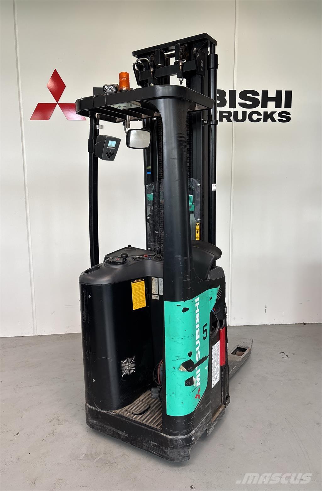 Mitsubishi SBR16N Ajettavat pinoamisvaunut