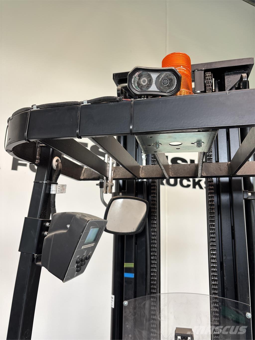 Mitsubishi SBR16N Ajettavat pinoamisvaunut