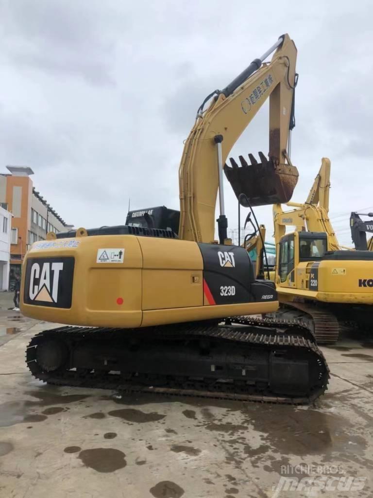 CAT 323 D Telakaivukoneet