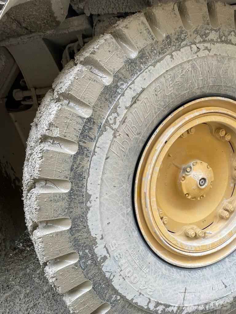 CAT 775G Maansiirtoautot