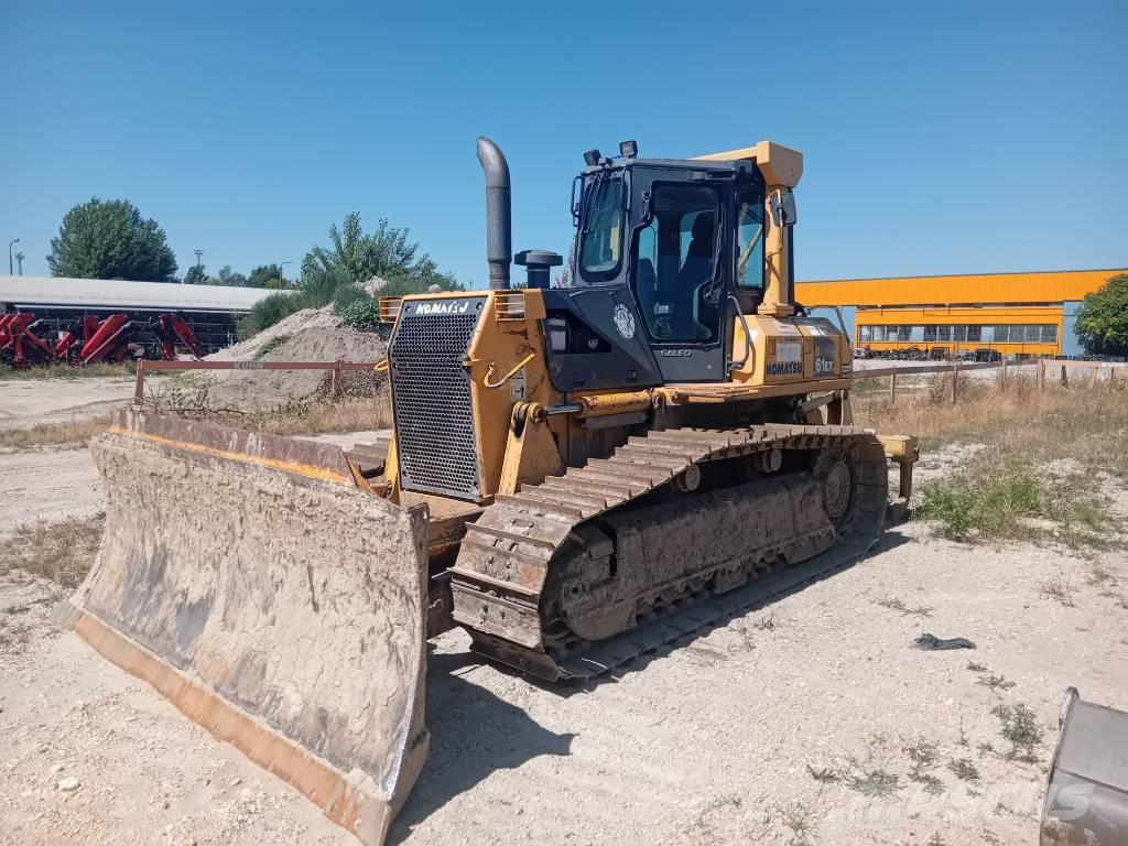Komatsu D 61 EX-15 Telaketjupuskutraktorit