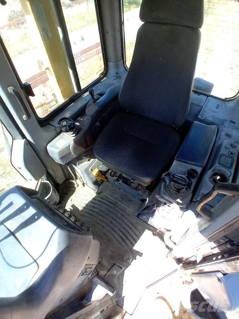 Komatsu D 61 EX-15 Telaketjupuskutraktorit