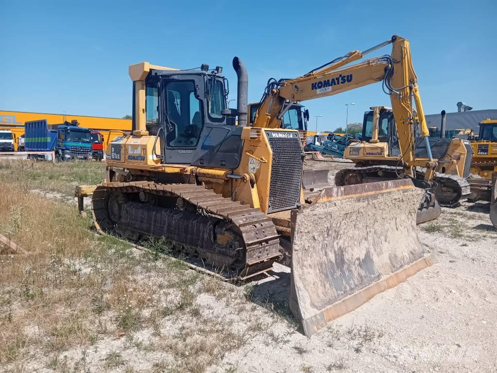 Komatsu D 61 EX-15 Telaketjupuskutraktorit