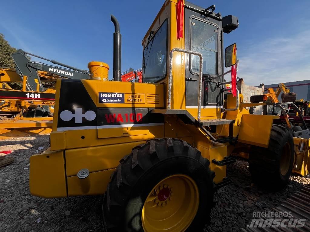 Komatsu WA100 Pyöräkuormaajat