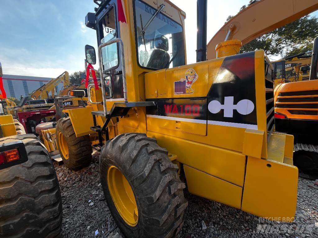 Komatsu WA100 Pyöräkuormaajat