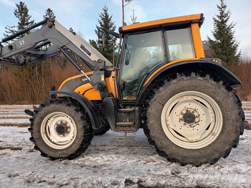 Valtra N 141 Hitech Traktorit
