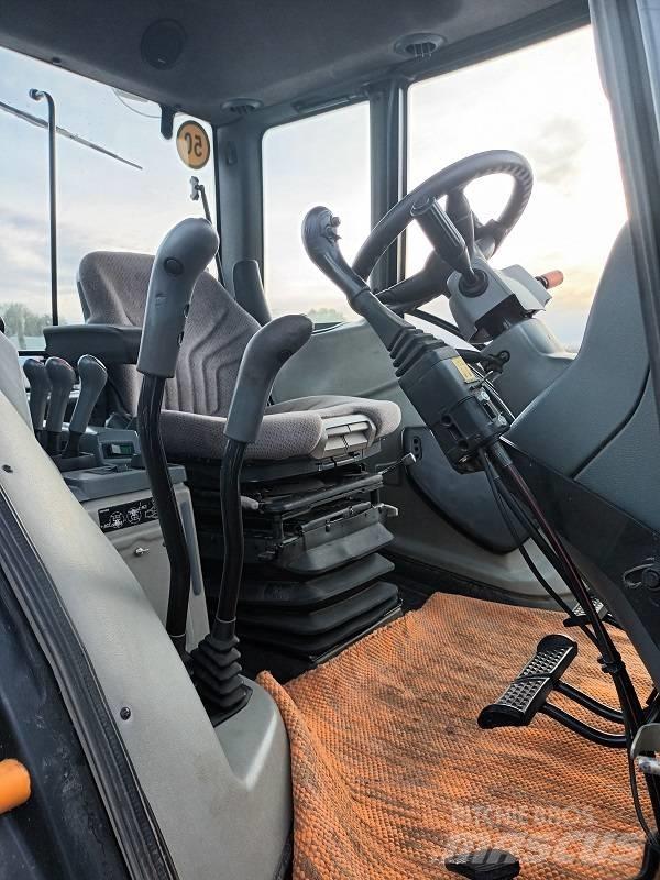 Valtra N 141 Hitech Traktorit