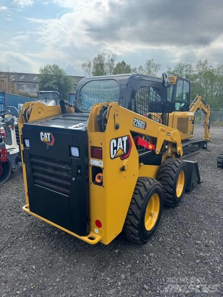 CAT 226D3 Liukuohjatut kuormaajat