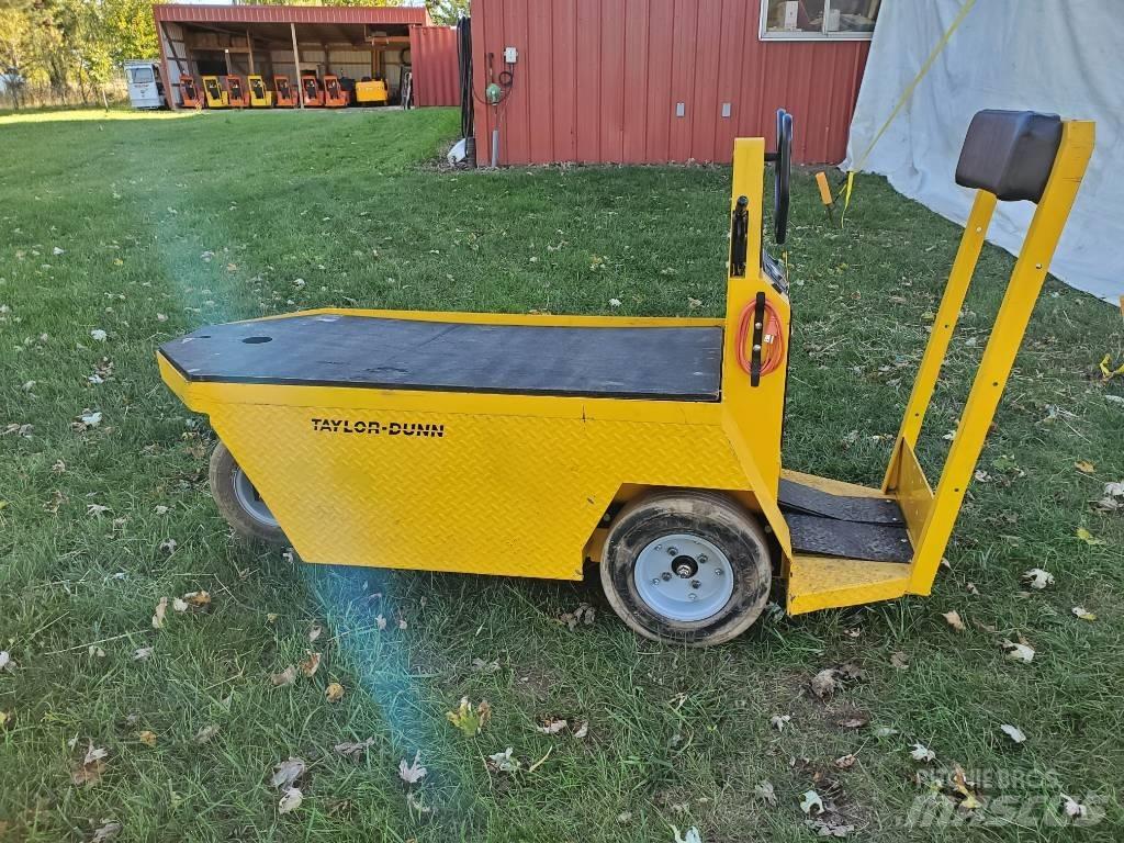 Taylor-Dunn SC090 Vetotrukit