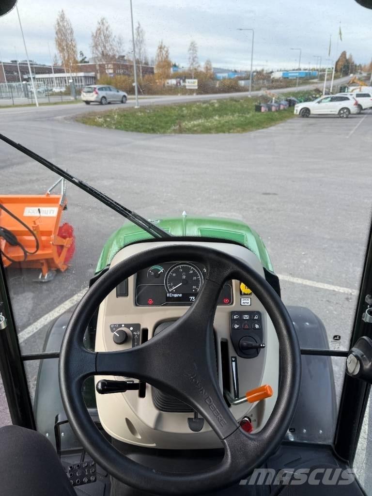 John Deere 3046 R Taajamatraktorit