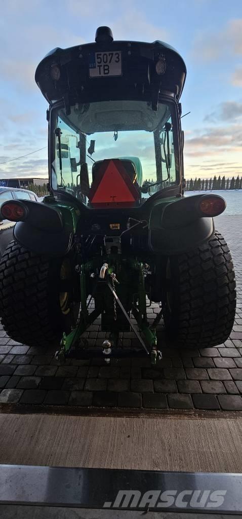 John Deere 4052 R Traktorit
