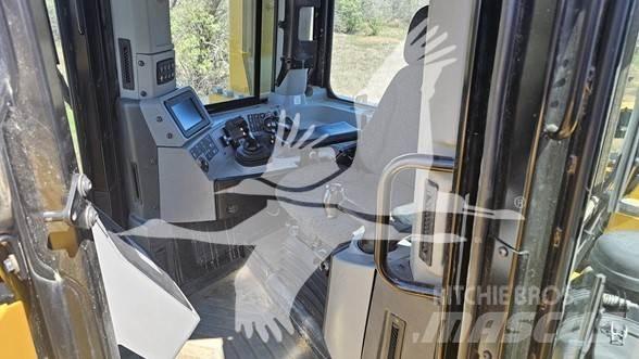 CAT D9T Telaketjupuskutraktorit