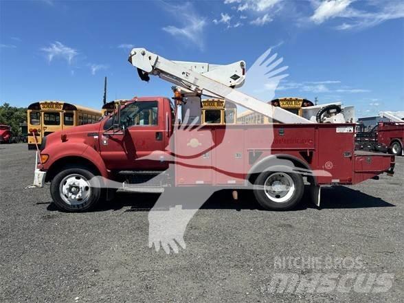 Ford F750 Nostolava-autot