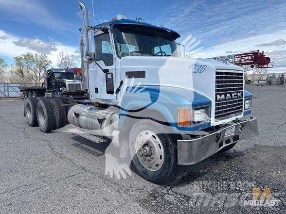 Mack CH613 Vetopöytäautot