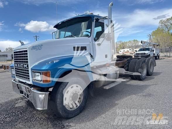 Mack CH613 Vetopöytäautot