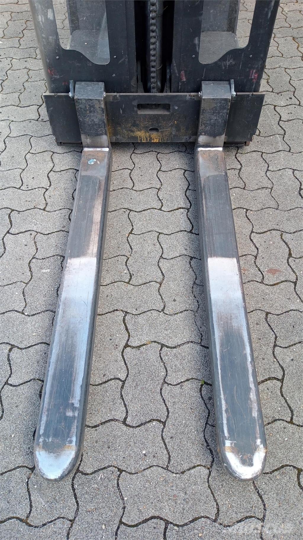 Toyota OSE100 Ajettavat pinoamisvaunut