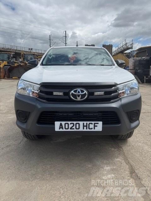 Toyota Hilux Lava-autot