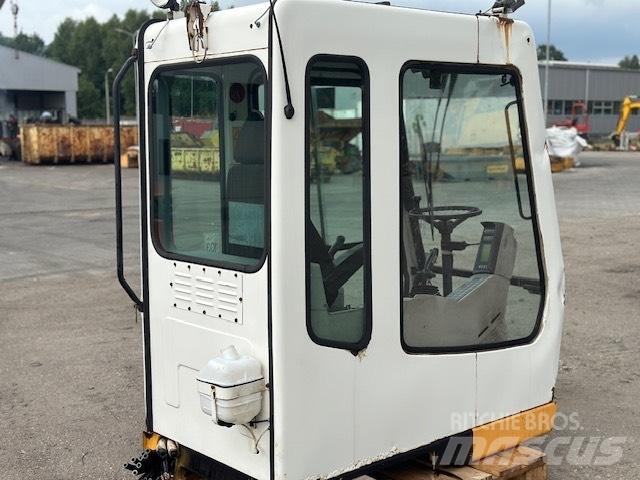 Liebherr A 924 B CAB Ohjaamo ja sisusta