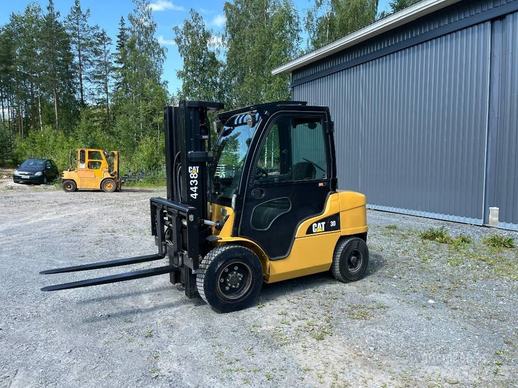 CAT DP 30 N Dieseltrukit