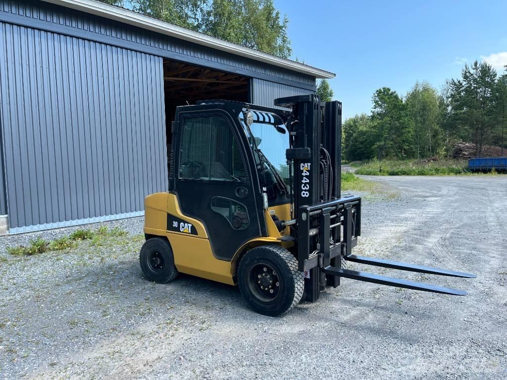 CAT DP 30 N Dieseltrukit