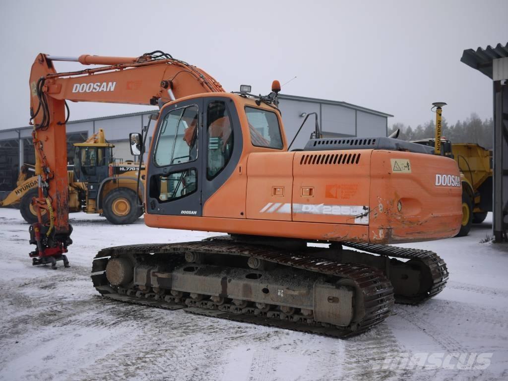 Doosan DX 225 LC Telakaivukoneet