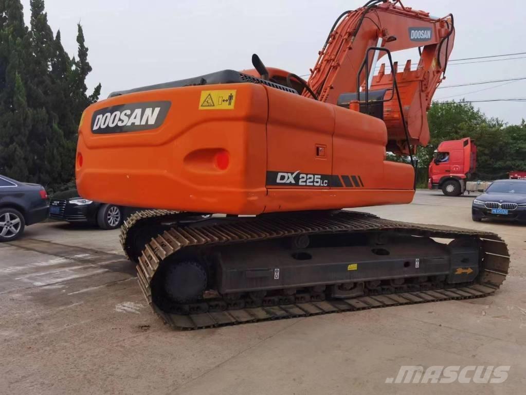 Doosan DX 225 Telakaivukoneet