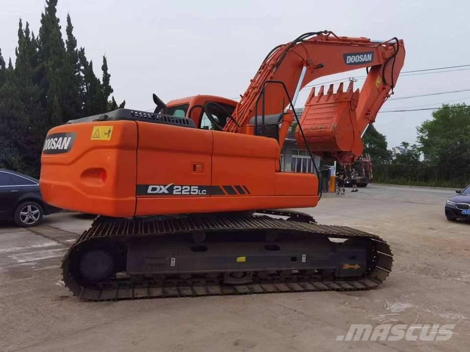 Doosan DX 225 Telakaivukoneet