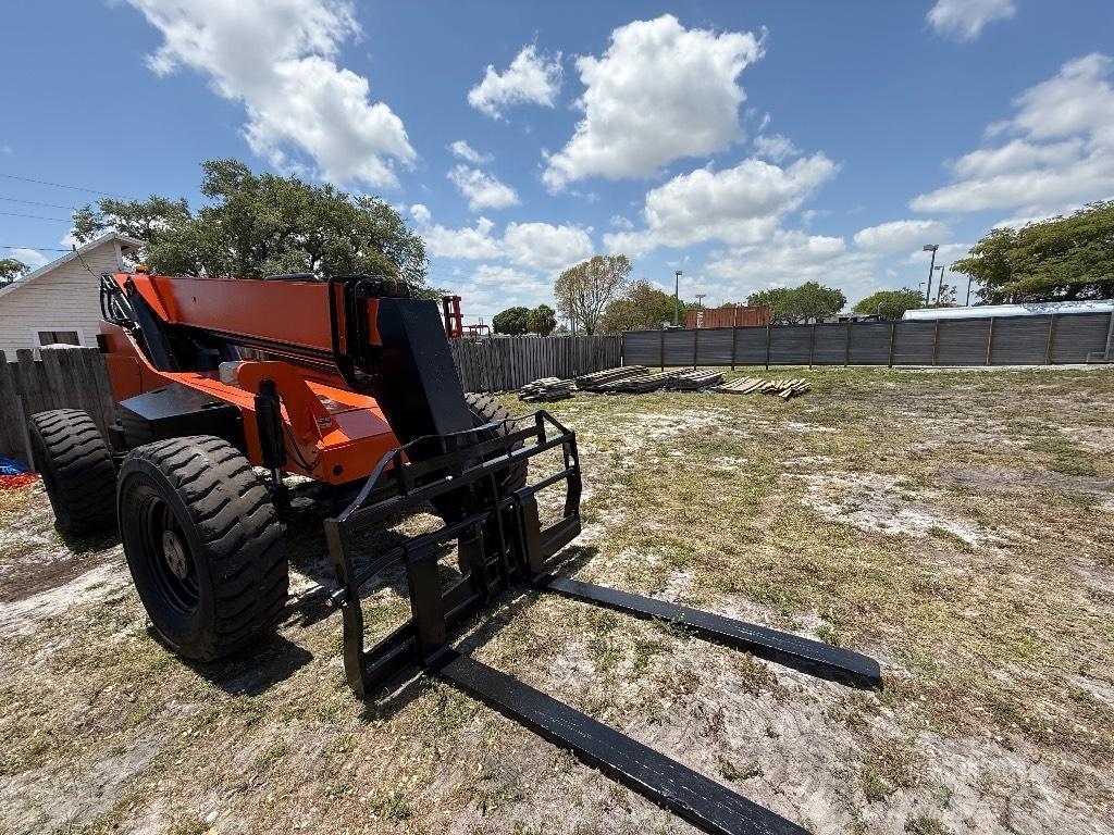 SkyTrak 8042 Kurottajat